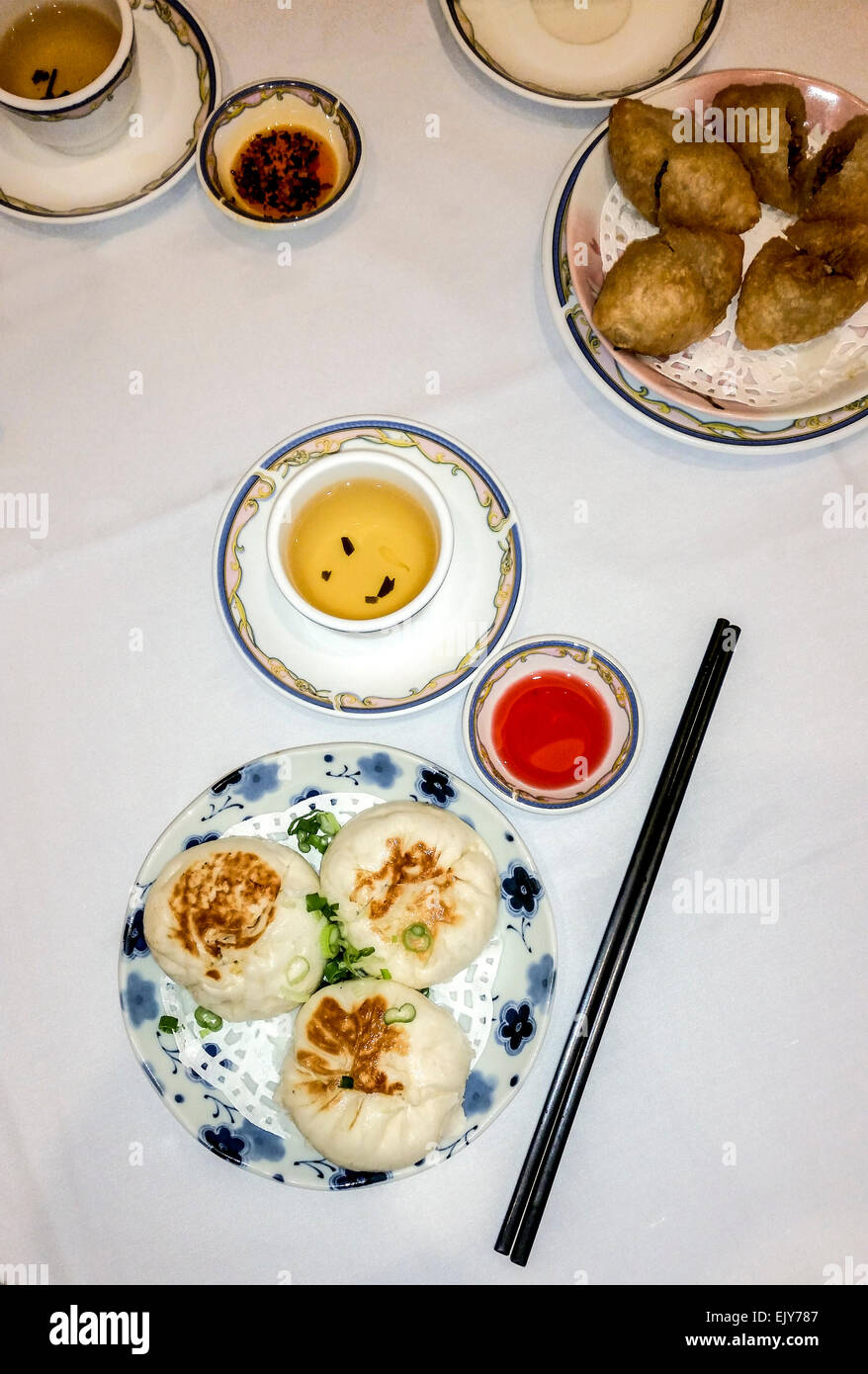 Panini al vapore riempiti con pollo, servita per dim sum al Fisherman's ristorante terrazza a Richmond, una cittadina nei pressi di Vancouver, Briti Foto Stock