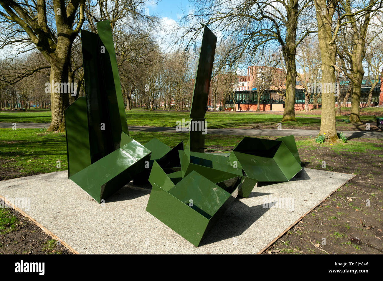 "Falange', una scultura da Michael Lyons, 1977. Whitworth Park, Oxford Road, Manchester, Inghilterra, Regno Unito Foto Stock