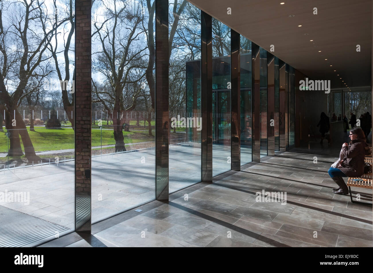 Il piano inferiore nella nuova ala (2015) di Whitworth Art Gallery, Oxford Road, Manchester, Inghilterra, Regno Unito Foto Stock