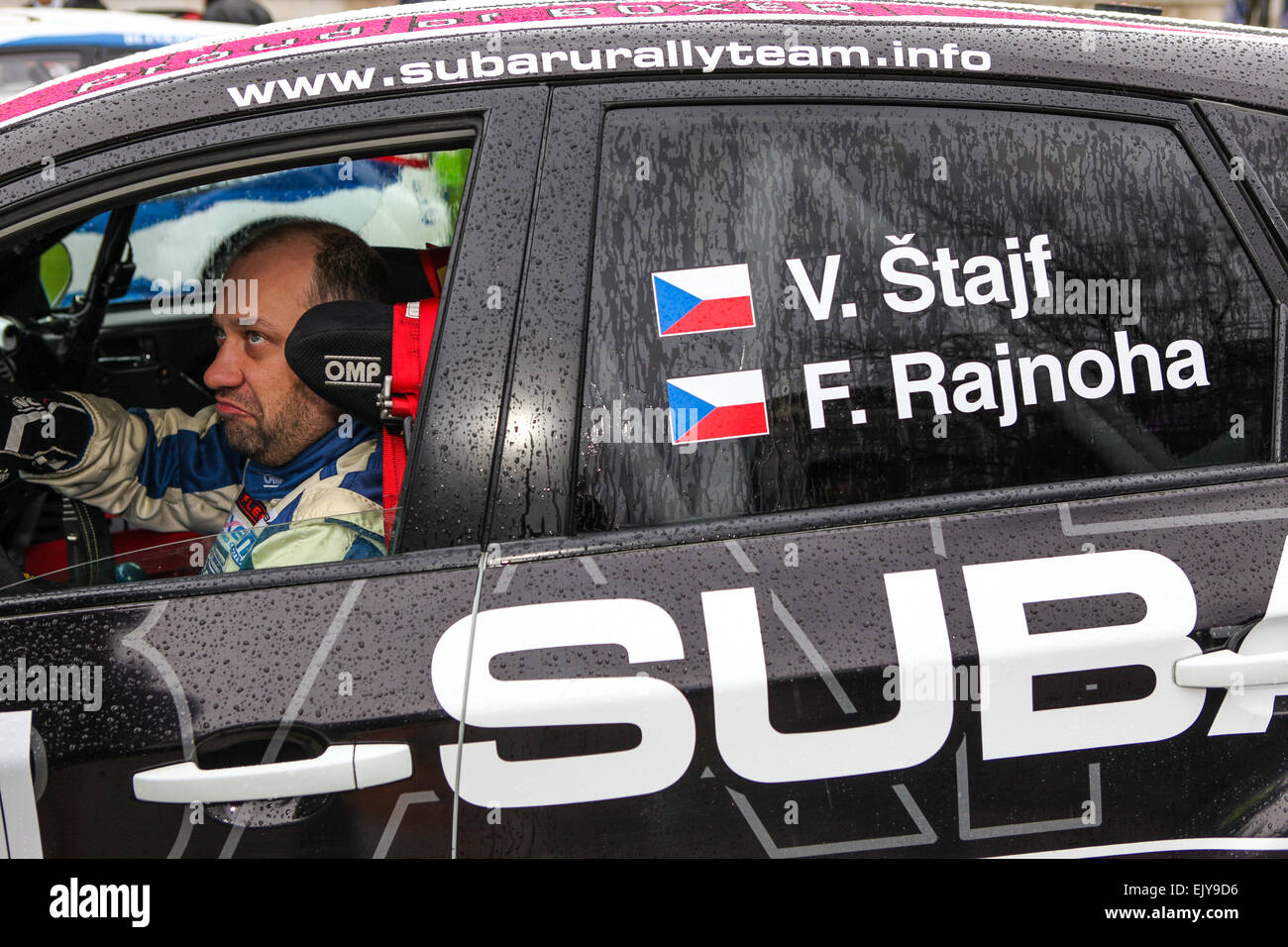 Belfast Regno Unito. 2 aprile 2015 Vojtech Stajf nella sua Subaru Impreza STi presso il circuito di Irlanda partenza cerimoniale nel parco del municipio di Belfast circuito dell Irlanda raly, Belfast. Credito: Bonzo Alamy/Live News Foto Stock