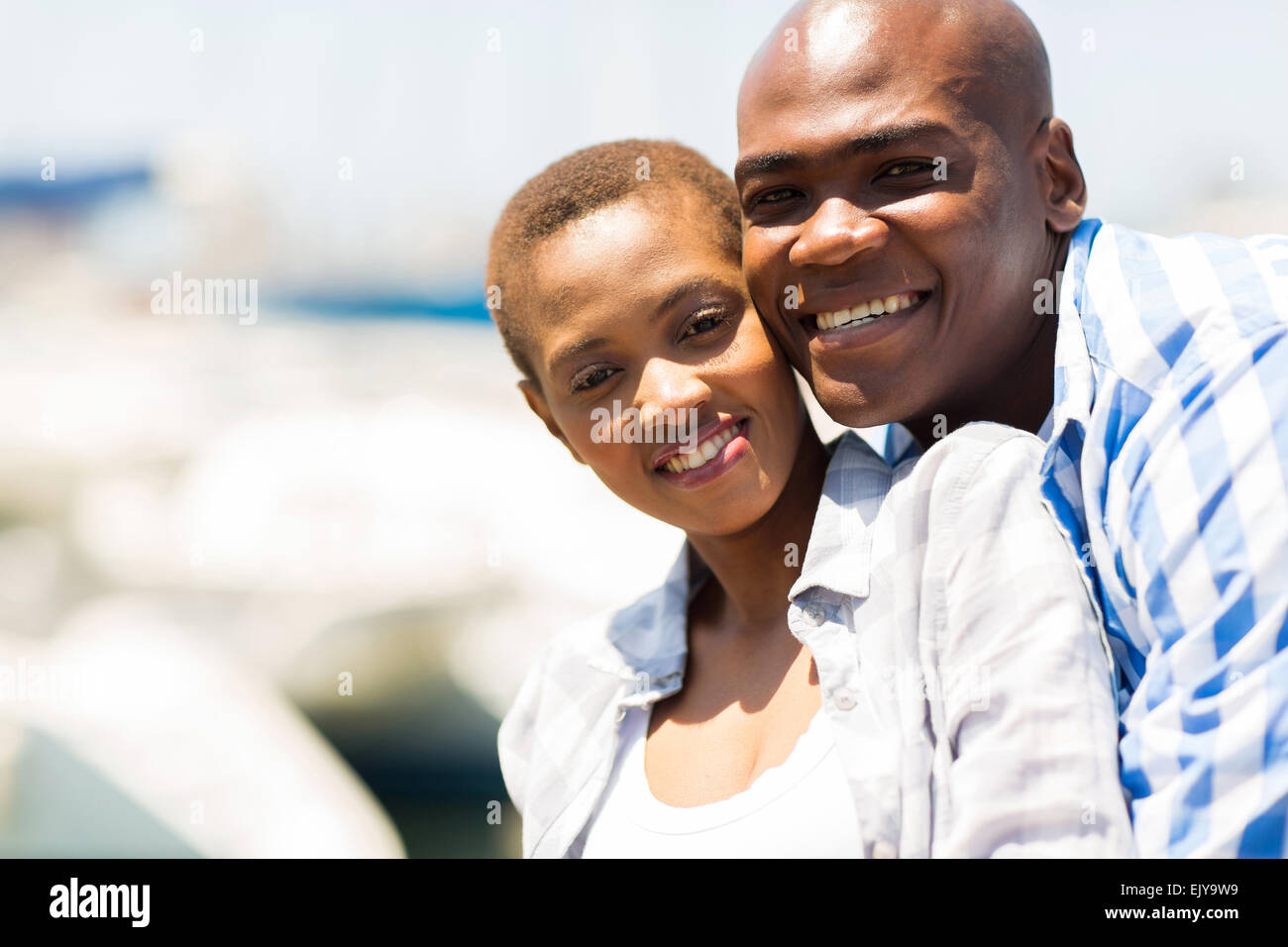 Ritratto di Afro American coppia sposata al porto Foto Stock