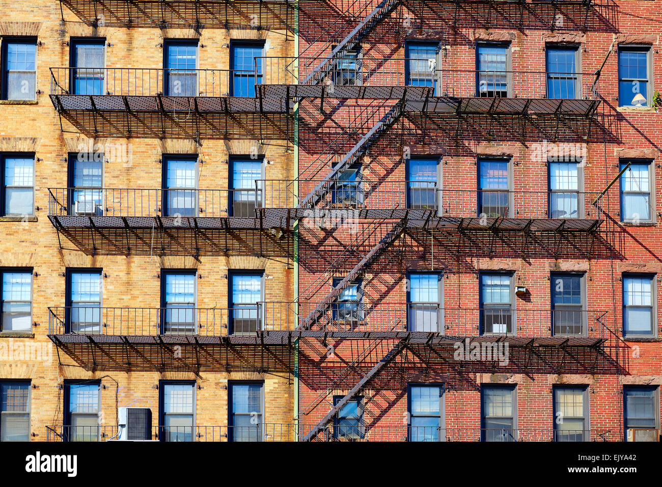 Boston tradizionale muro di mattoni facciate di edifici in Cross St Massachusetts USA Foto Stock