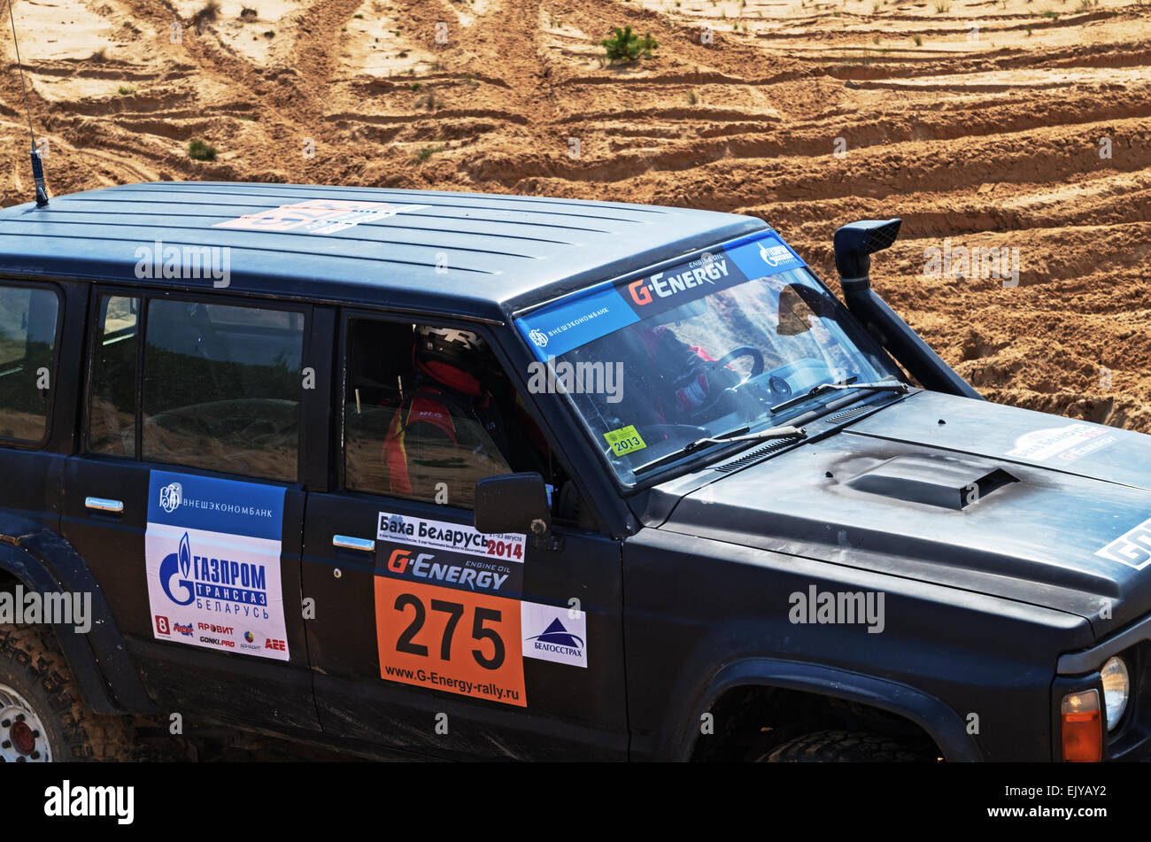 Gare su un rally-raid su dune di sabbia. Rally-raid Baha " Bielorussia " 2014 - Seconda giornata. Foto Stock