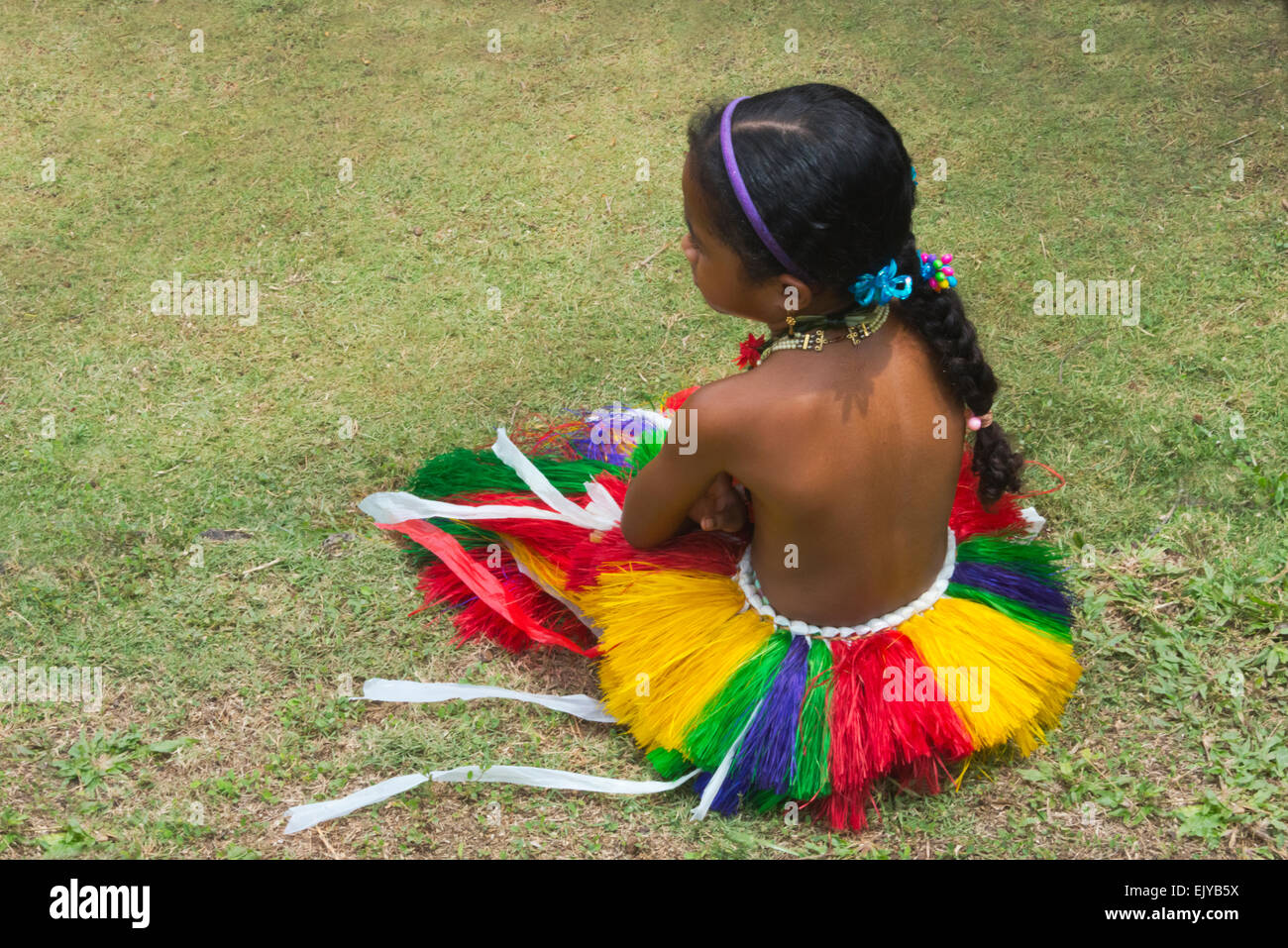 Poco Yapese ragazza in abiti tradizionali a Yap Day Festival, Yap Island, Stati Federati di Micronesia Foto Stock