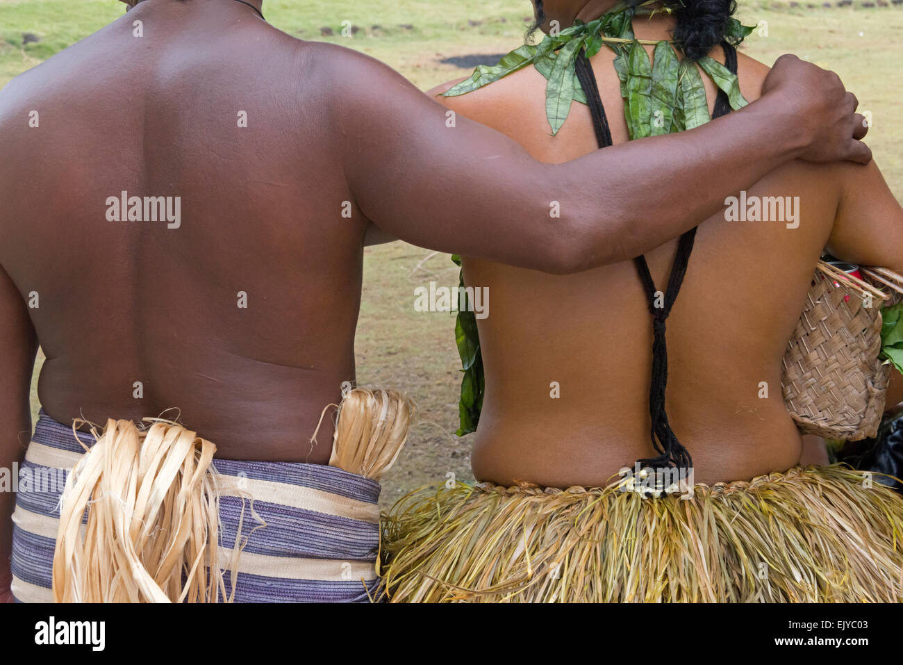 Yapese l uomo e la donna in abiti tradizionali a Yap Day Festival, Yap Island, Stati Federati di Micronesia Foto Stock