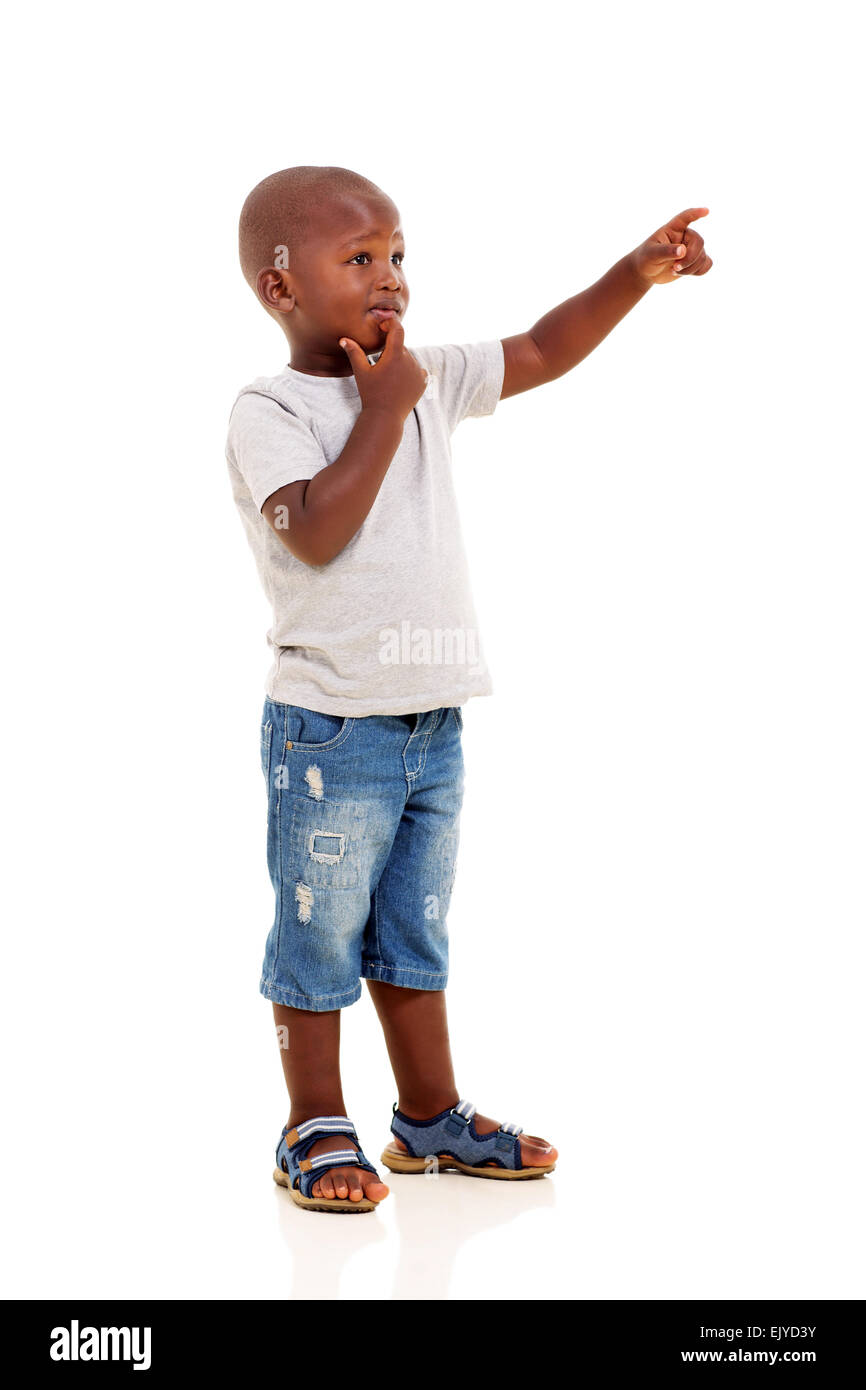 Piccolo ragazzo africano rivolto vuoto lo spazio di copia Foto Stock