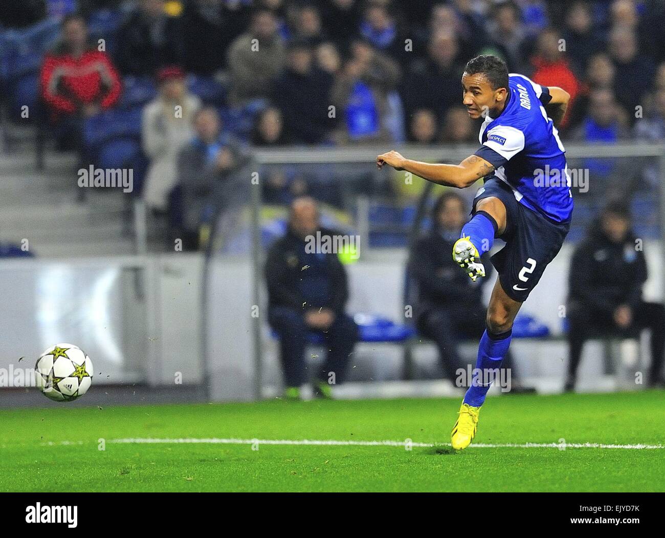 File. 2 apr, 2015. Real Madrid hanno annunciato ufficialmente che rightback brasiliano Danilo Luiz da Silva lascerà il porto per unirsi a Los Blancos per la stagione 2015-2016. N dettagli economici circa l'accordo è stato reso pubblico ancora, anche se ci sarà probabilmente a conoscere più circa che nei prossimi giorni. Danilo il primo contratto con il Real Madrid durerà fino al mese di giugno 2021. Nella foto - Nov 22, 2012 - O Porto, Portogallo - Il calcio brasiliano Danilo giocatore Luiz da Silva durante il match tra F.C Porto vs Dinamo Zagreb F.C al Dragao Stadium, o porto. Foto Stock