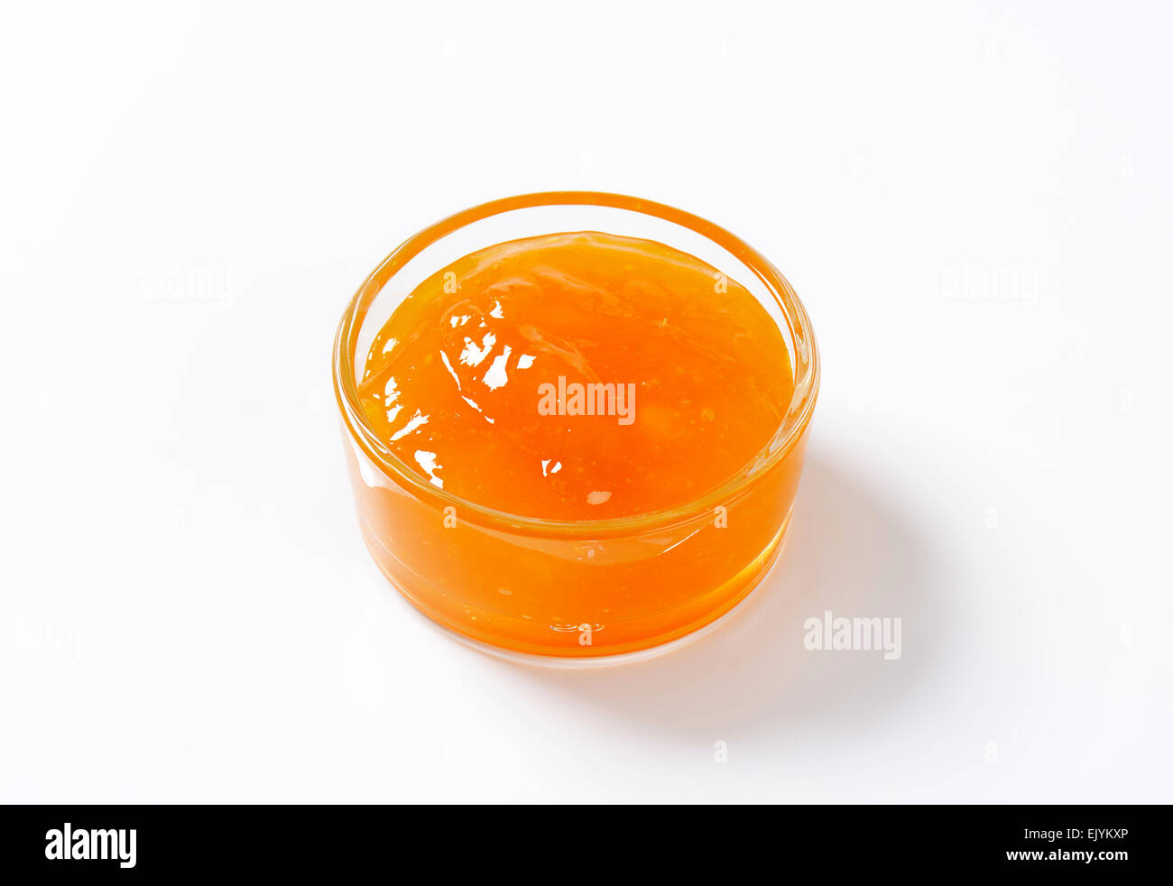 Confettura di albicocca in piccola ciotola di vetro Foto Stock