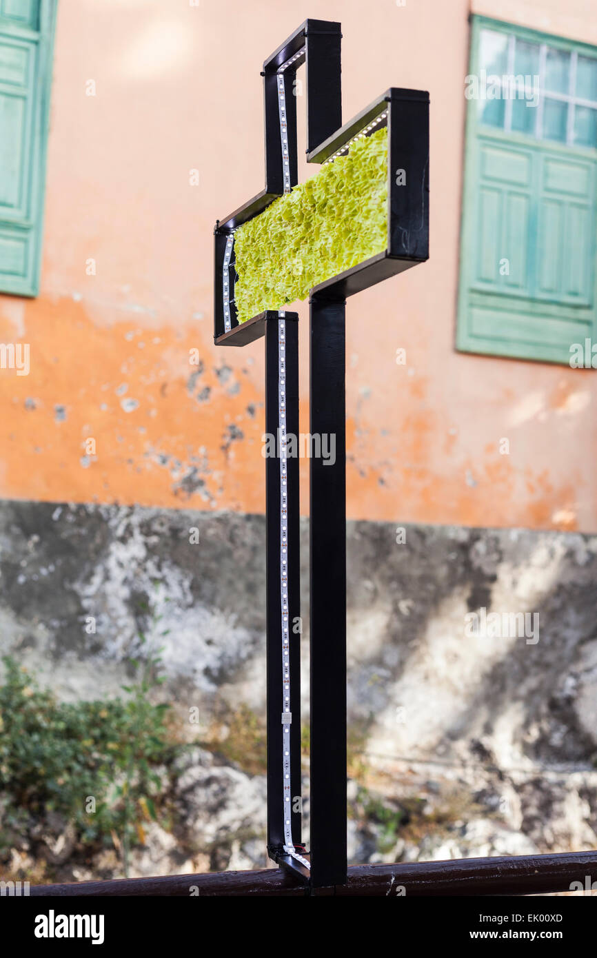 Ispirato da scene della Passione di Cristo di vari artisti, fiorai e giardinieri creare grandi composizioni di formato per le strade della città vecchia di Guia de Isora, Tenerife. Quest anno segna la settima edizione di questo esclusivo display in Spagna. Foto Stock