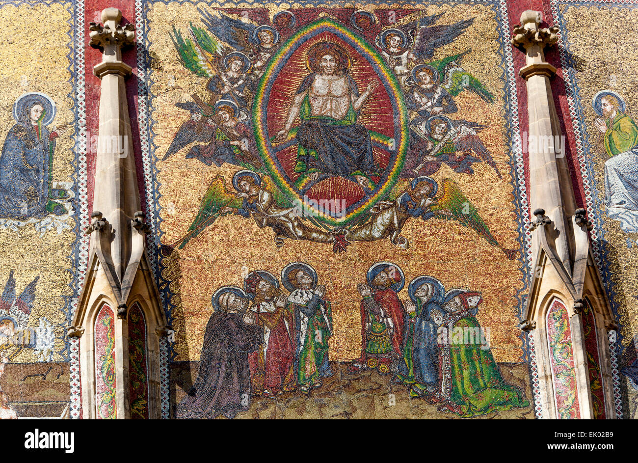 Il Mosaico del giudizio universale sul portale d'oro della Cattedrale di San Vito, la porta d'Oro di Praga Foto Stock