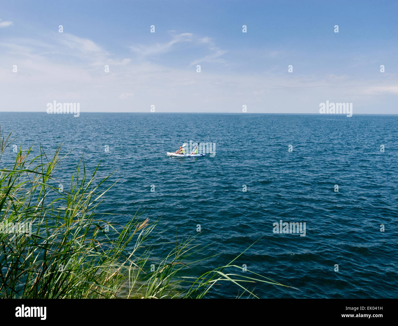 Canoisti canottaggio sul Lago Kivu a Goma nella Repubblica democratica del Congo ( RDC ), Africa Foto Stock