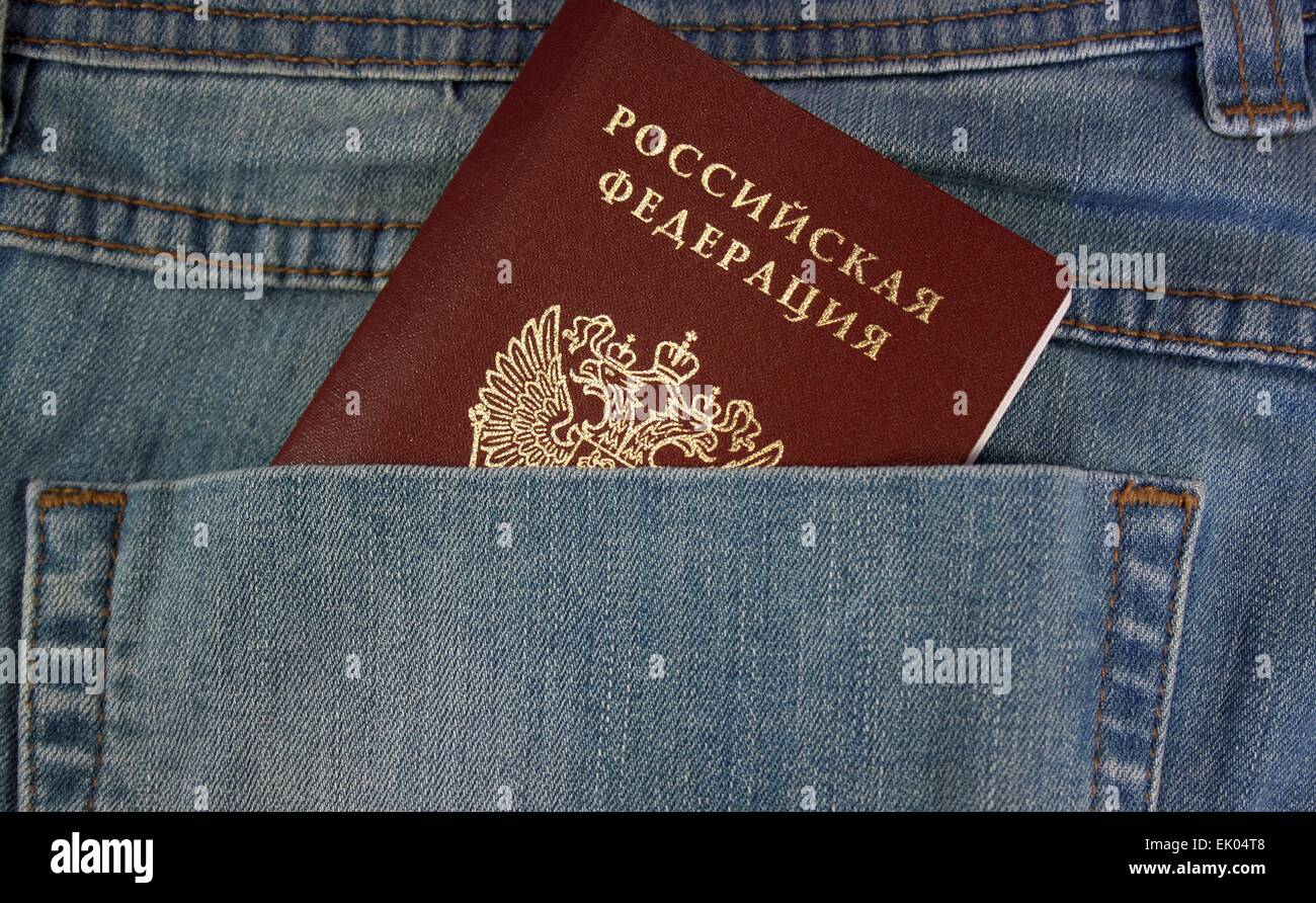 Passaporto russo in tasca Foto Stock