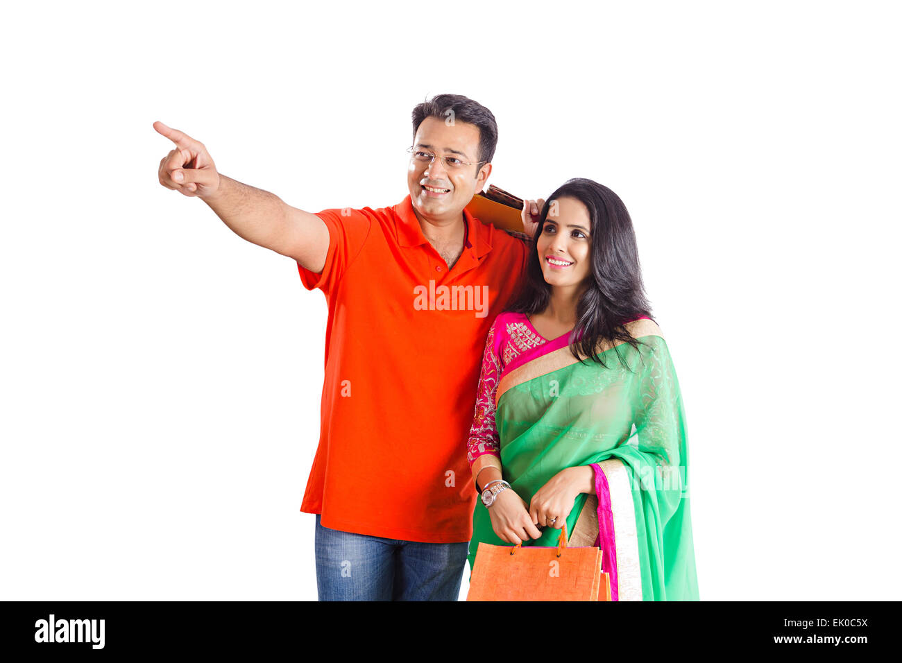 2 indian coppie sposate shopping bag Foto Stock