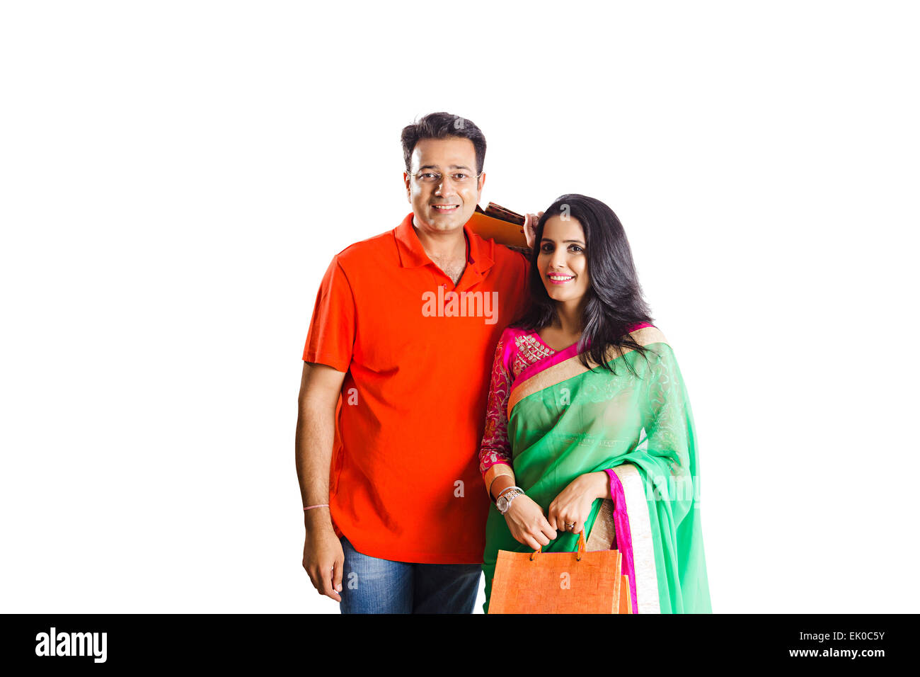 2 indian coppie sposate shopping bag Foto Stock