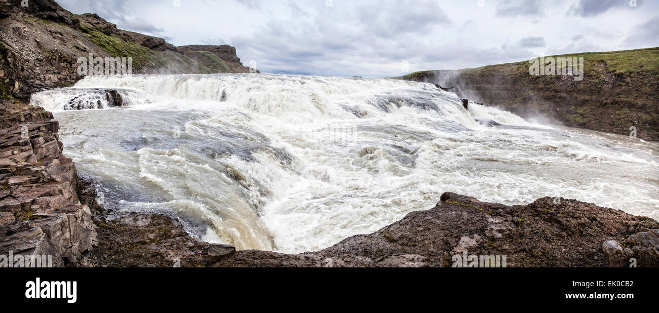 Vista panoramica delle Cascate Gullfoss in Islanda. Foto Stock