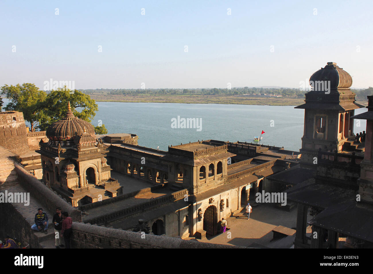 Holkar Ahilyabai fort, sulle rive del fiume Narmada, Maheswar, Khargone, Madhya Pradesh, India Foto Stock