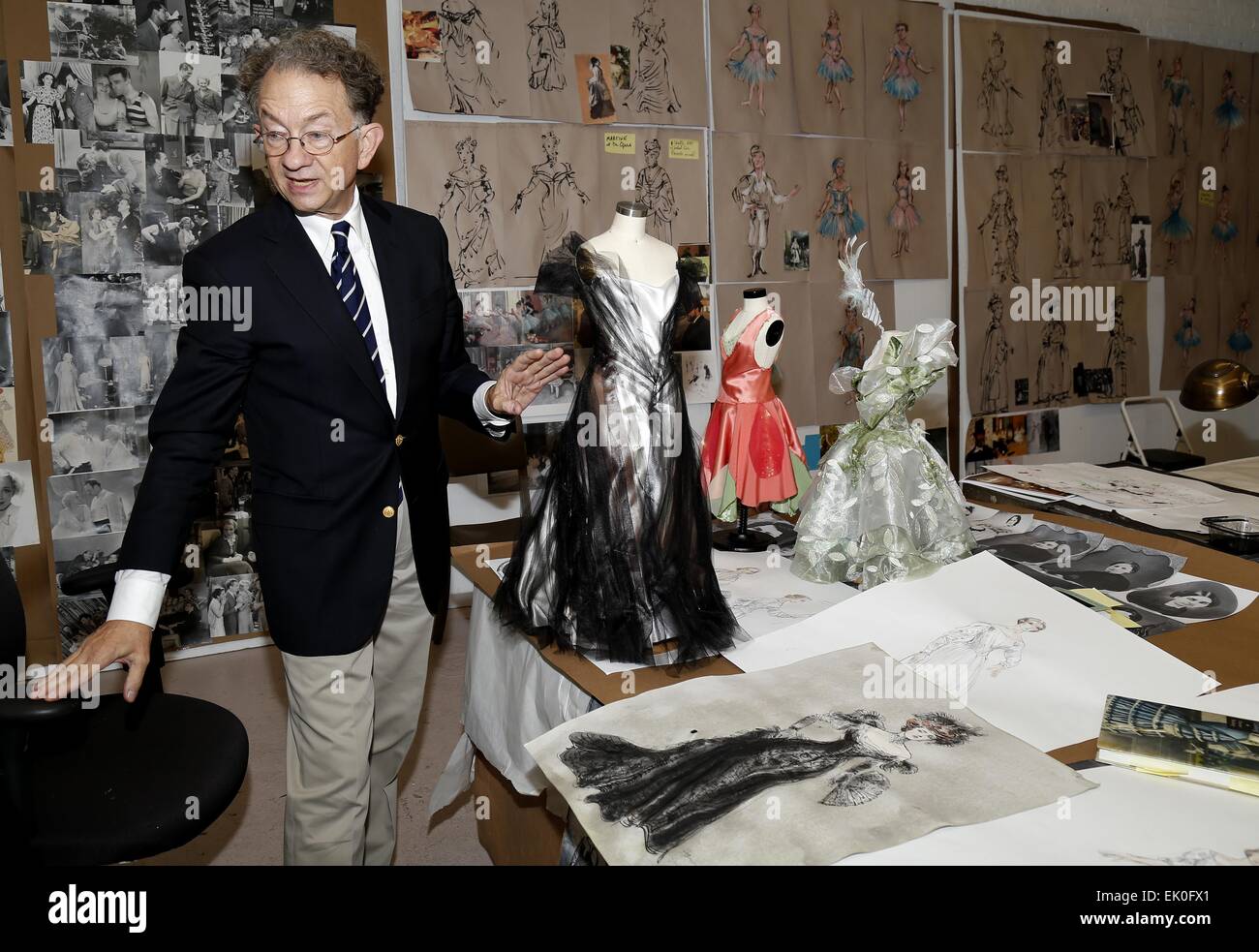 Un tour di William Ivey Long di studi di design per la locandina tenutosi a William Ivey Long Studios foto: Vedova allegra costume bambola con: William Ivey Long dove: la città di New York, New York, Stati Uniti quando: 08 Set 2014 Foto Stock