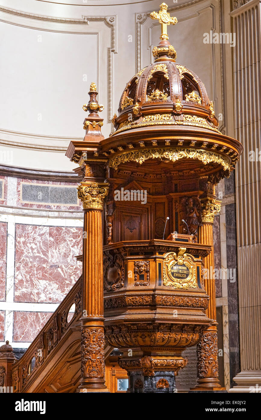 Il pulpito in 'Berliner Dom', la Cattedrale di Berlino, Germania Foto Stock