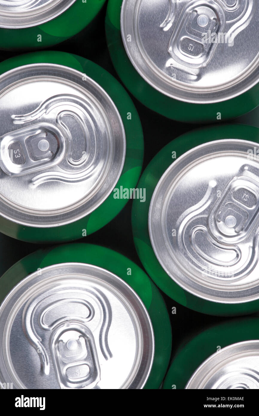 Nessuno Nessuno Nessuno, idee, di colore verde, lattine, vicino, close-up, closeup, close up shot, close-up shot, closeup shot, vista ravvicinata, vista da vicino, primo piano, ad alto angolo di visione, angolo alto, metallo, chiuso, soft drink, industria alimentare e delle bevande, Foto Stock
