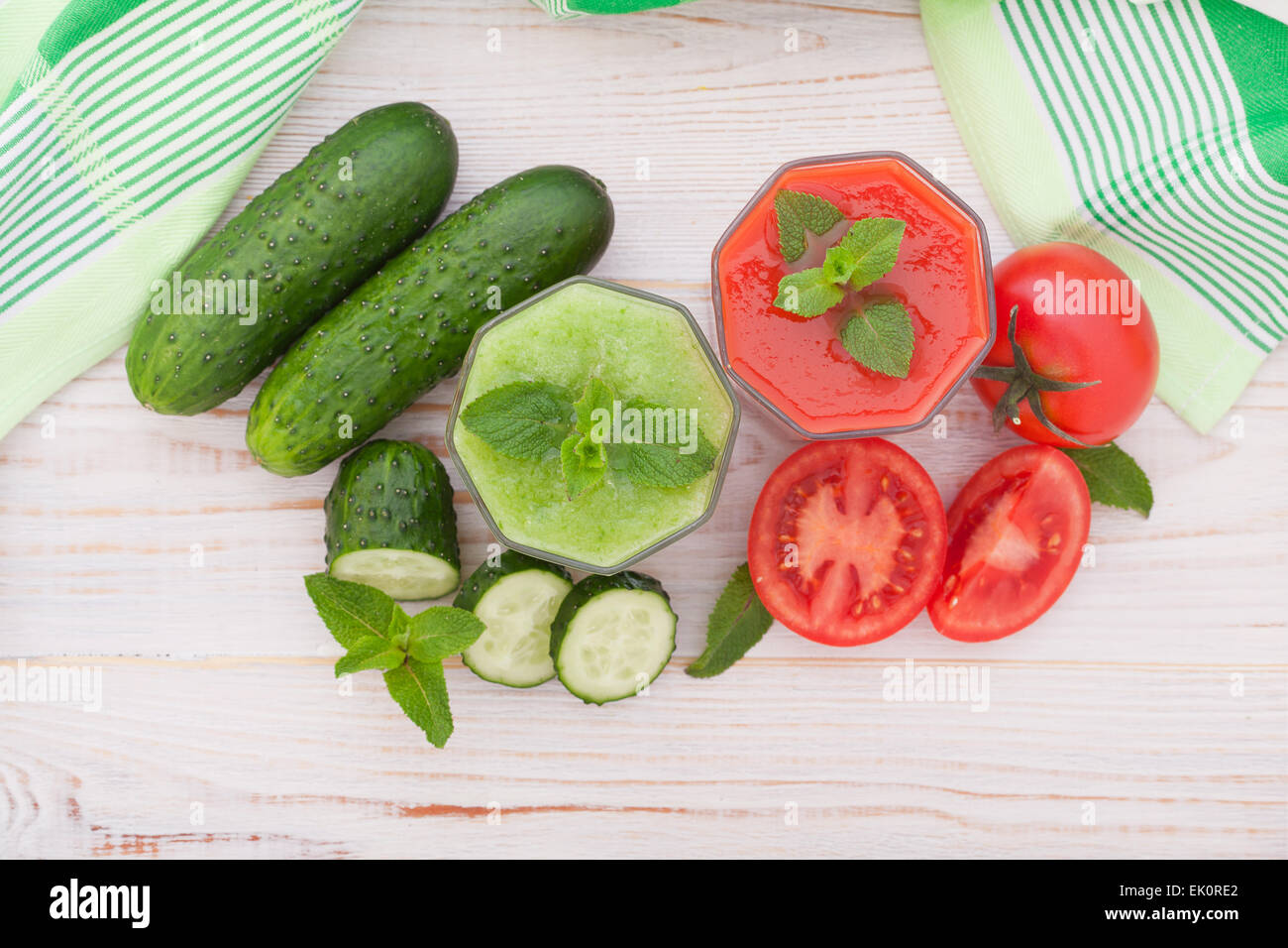 Pomodoro, Cetriolo succo di frutta e verdura Foto Stock