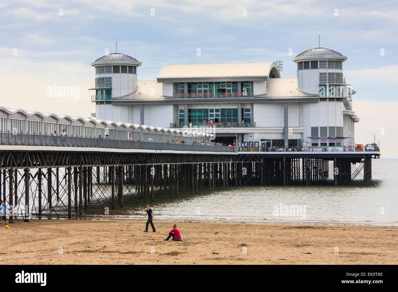 Weston super Mare spiaggia con il molo in background Foto Stock