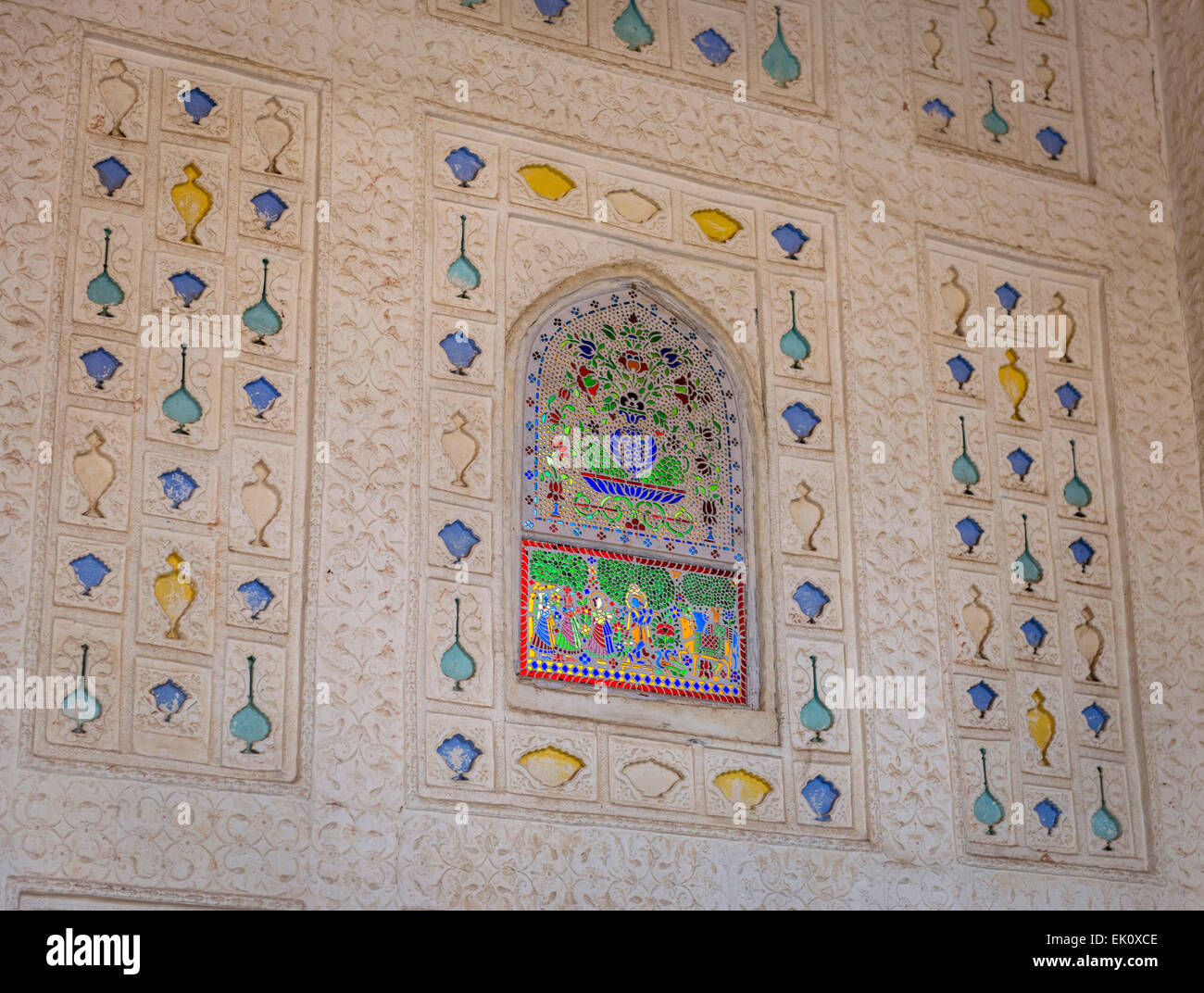 Vetro colorato pannelli a Fort Ambra Palace vicino a Jaipur, Rajasthan, India Foto Stock