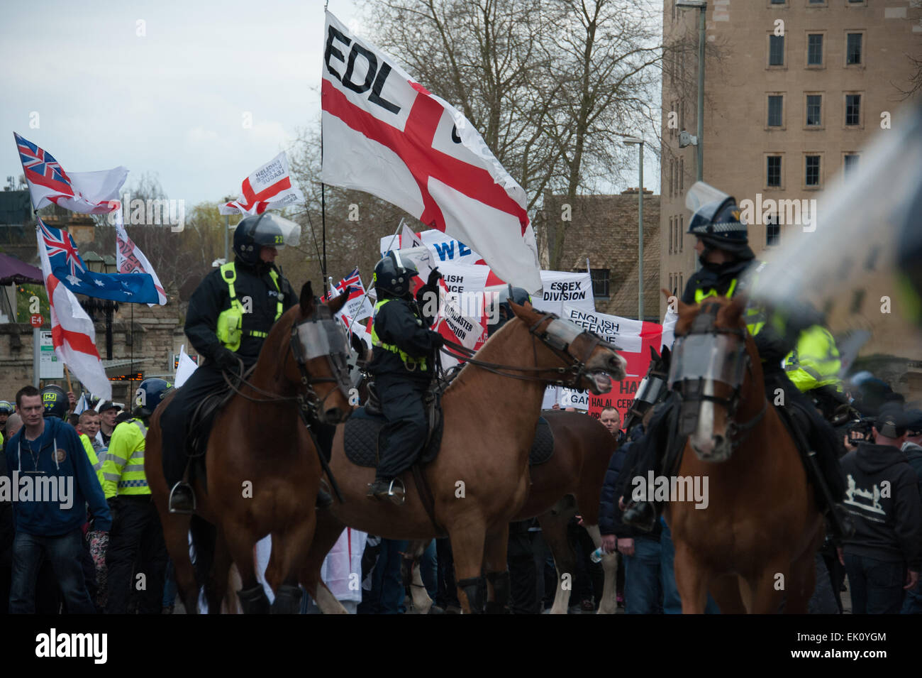 Oxford, Regno Unito. Il 4 aprile, 2015. Difesa inglese League |protesta e Marzo in Oxford. Gli arresti sono stati effettuati Credito: Desmond Brambley/Alamy Live News Foto Stock