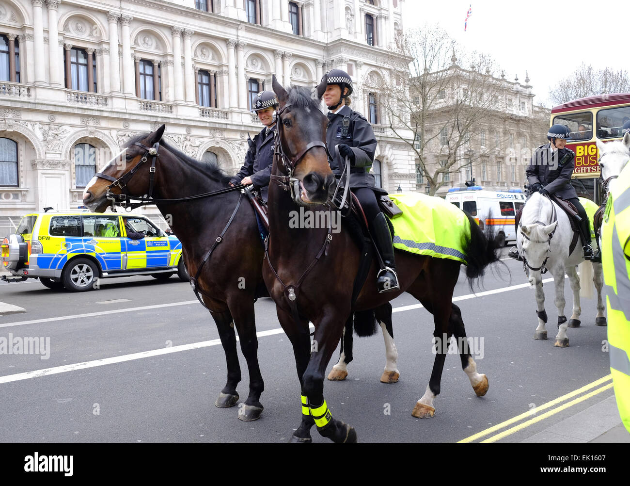 Londra, Regno Unito. Il 4 aprile, 2015. Pegida tiene il suo primo demo di Londra ed è contrastato da antifa. Esso è frequentato da soldati Gurkha tra gli altri Credito: Rachel Megawhat/Alamy Live News Foto Stock