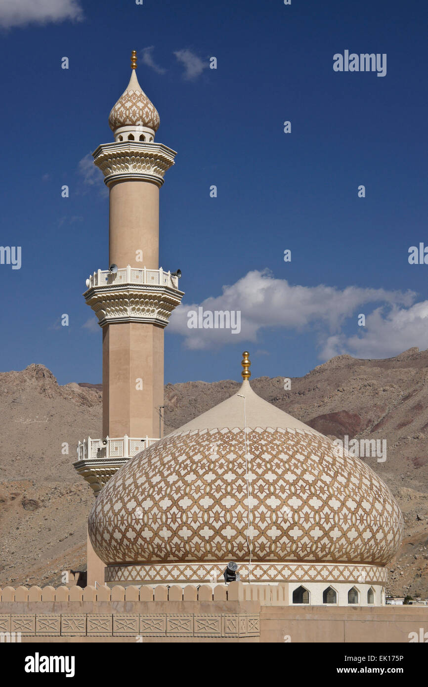 Minareto della moschea e la cupola, Nizwa, Oman Foto Stock