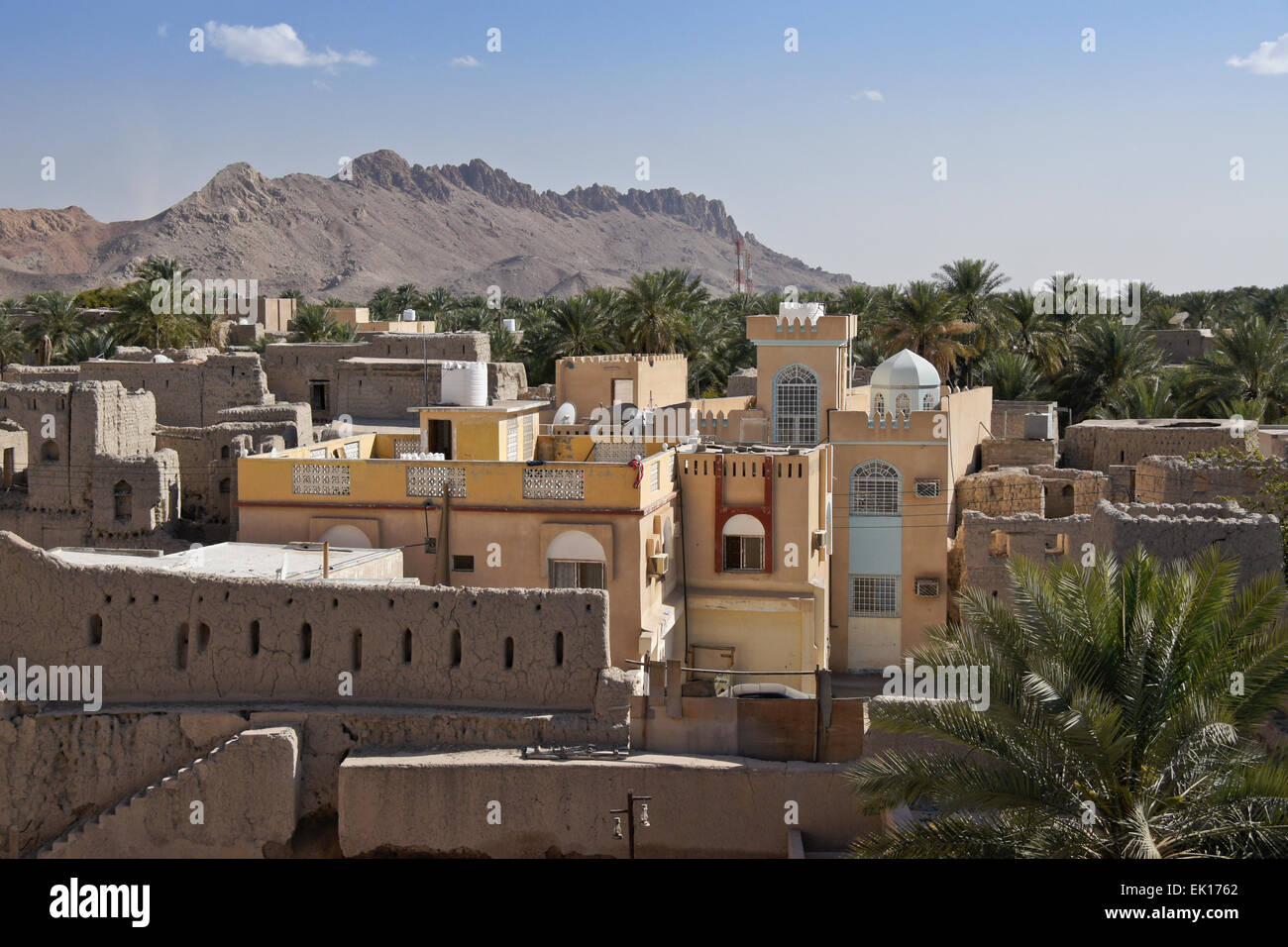 Zona residenziale vista da Nizwa Fort, Nizwa, Oman Foto Stock