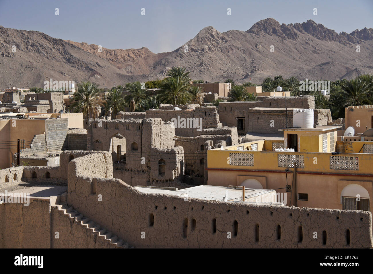Zona residenziale vista da Nizwa Fort, Nizwa, Oman Foto Stock