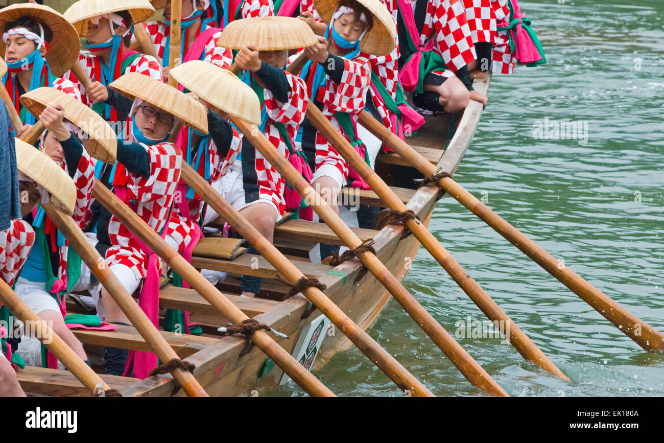 Barca a remi durante Kangen-sai Festival, Miyajima, Giappone Foto Stock