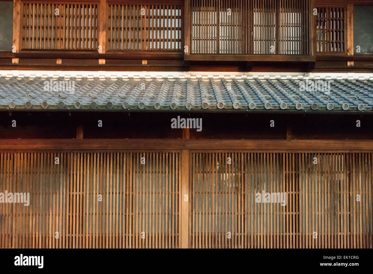 Porte in legno e finestre in legno tradizionale casa, Gifu, Prefettura di Gifu, Giappone Foto Stock