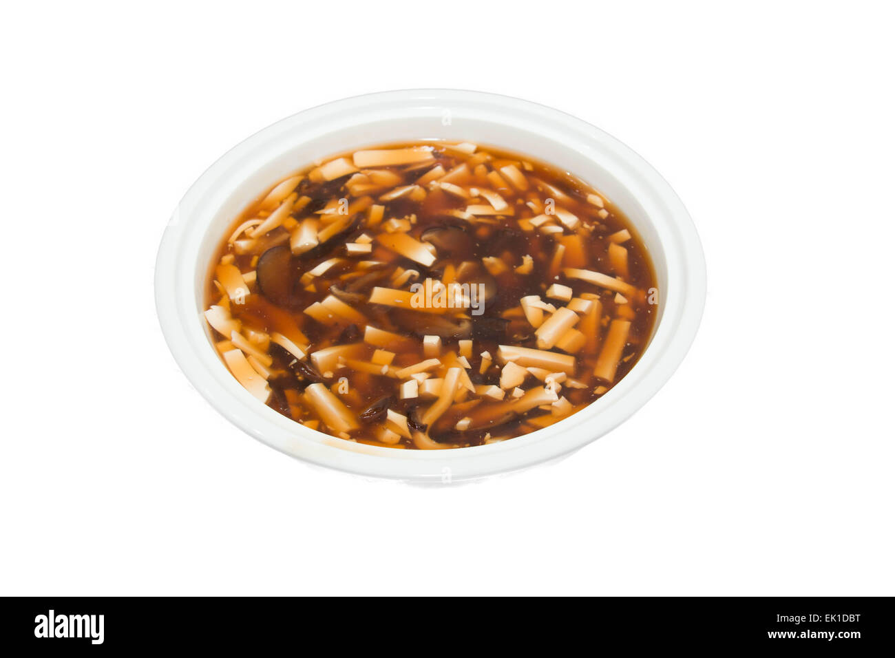 Appena fatta vegetariana zuppa di funghi su bianco Foto Stock