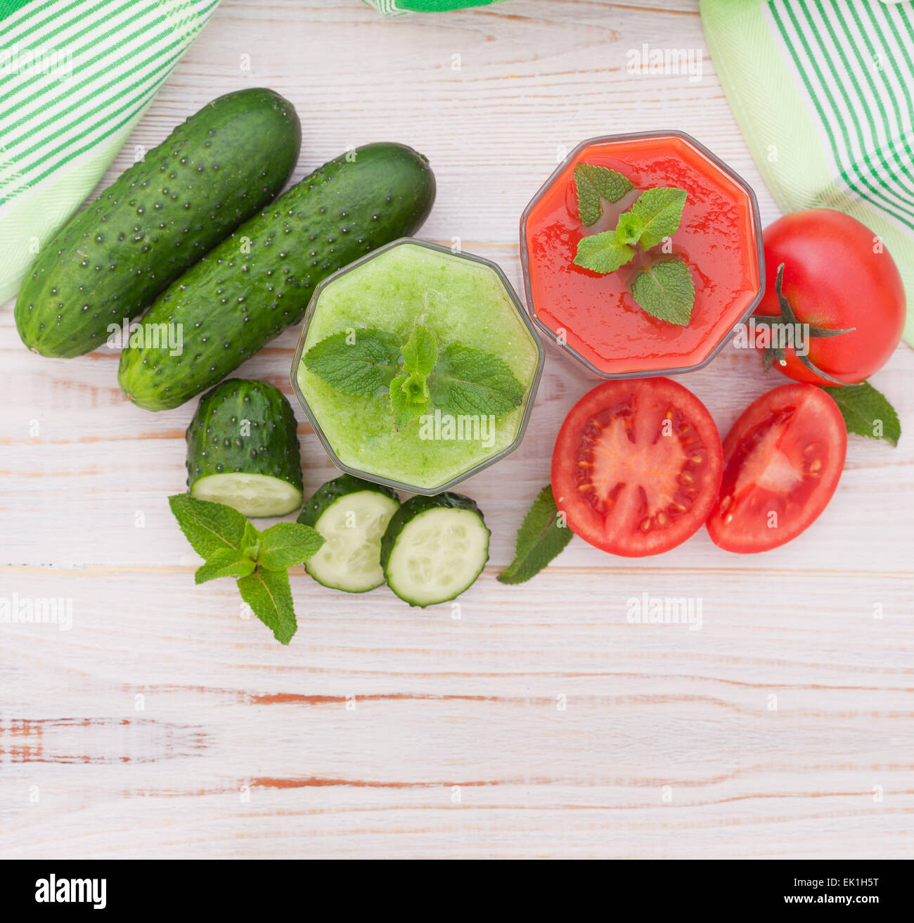 Pomodoro, Cetriolo succo di frutta e verdura Foto Stock