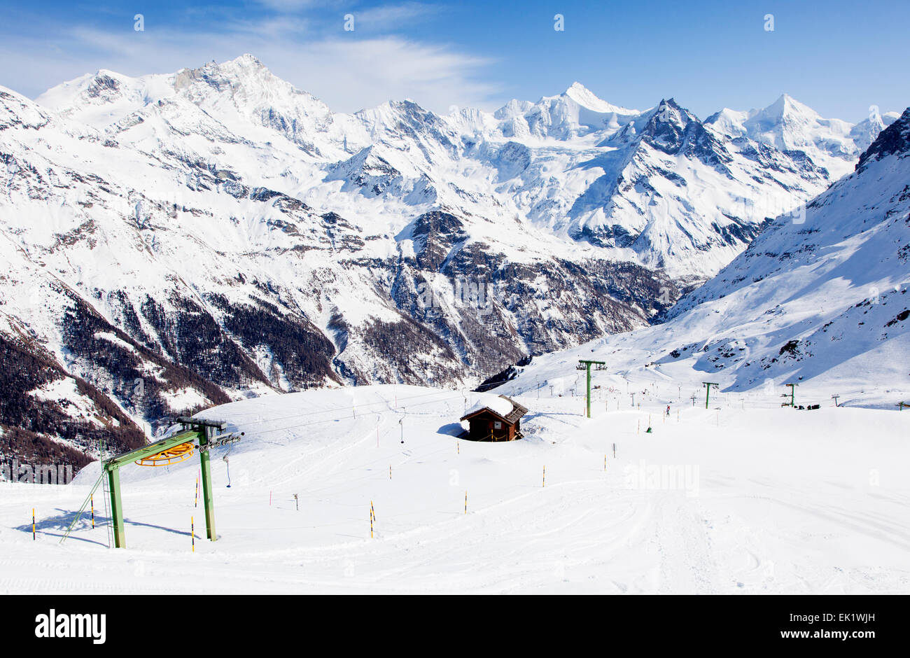 Sciare a Zinal nelle Alpi Svizzere Foto Stock