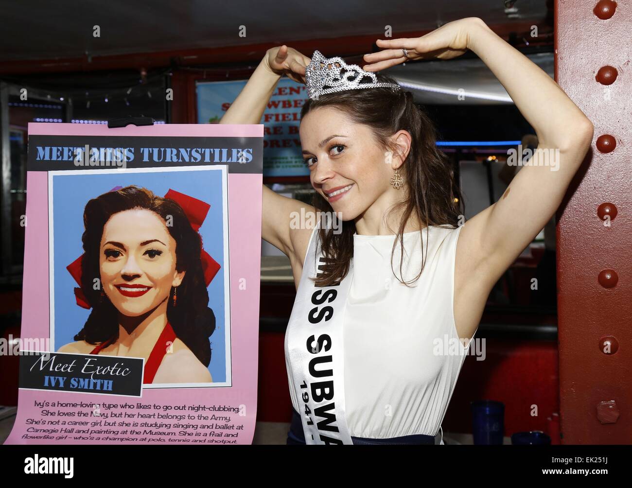 La Miss metropolitane coronamento onorario di 'in comune' attrice Megan Fairchild a Ellen's Stardust Diner offre: Megan Fairchild dove: New York New York, Stati Uniti quando: 01 Ott 2014 Foto Stock