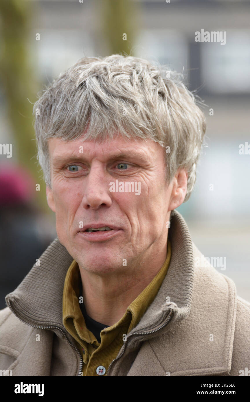 Marco Berry ( Bez dal gruppo felice lunedì ) durante la sua campagna per raccogliere voti per il suo partito politico, ci sono realtà Foto Stock