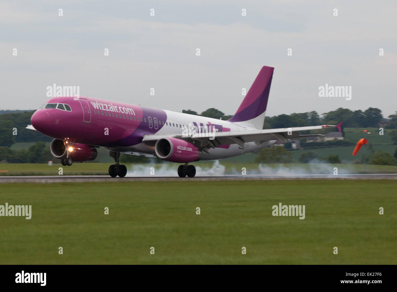Wizz Air Airbus lo sbarco della Londra Luton Airport Foto Stock