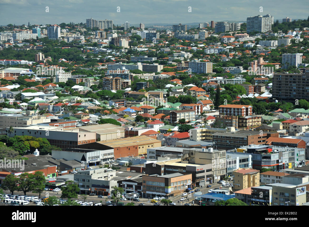 Antenna vista urbano di case, appartamenti ed edifici in Windermere e mattina lato, sobborghi di Durban, KwaZulu-Natal, Sud Africa Foto Stock