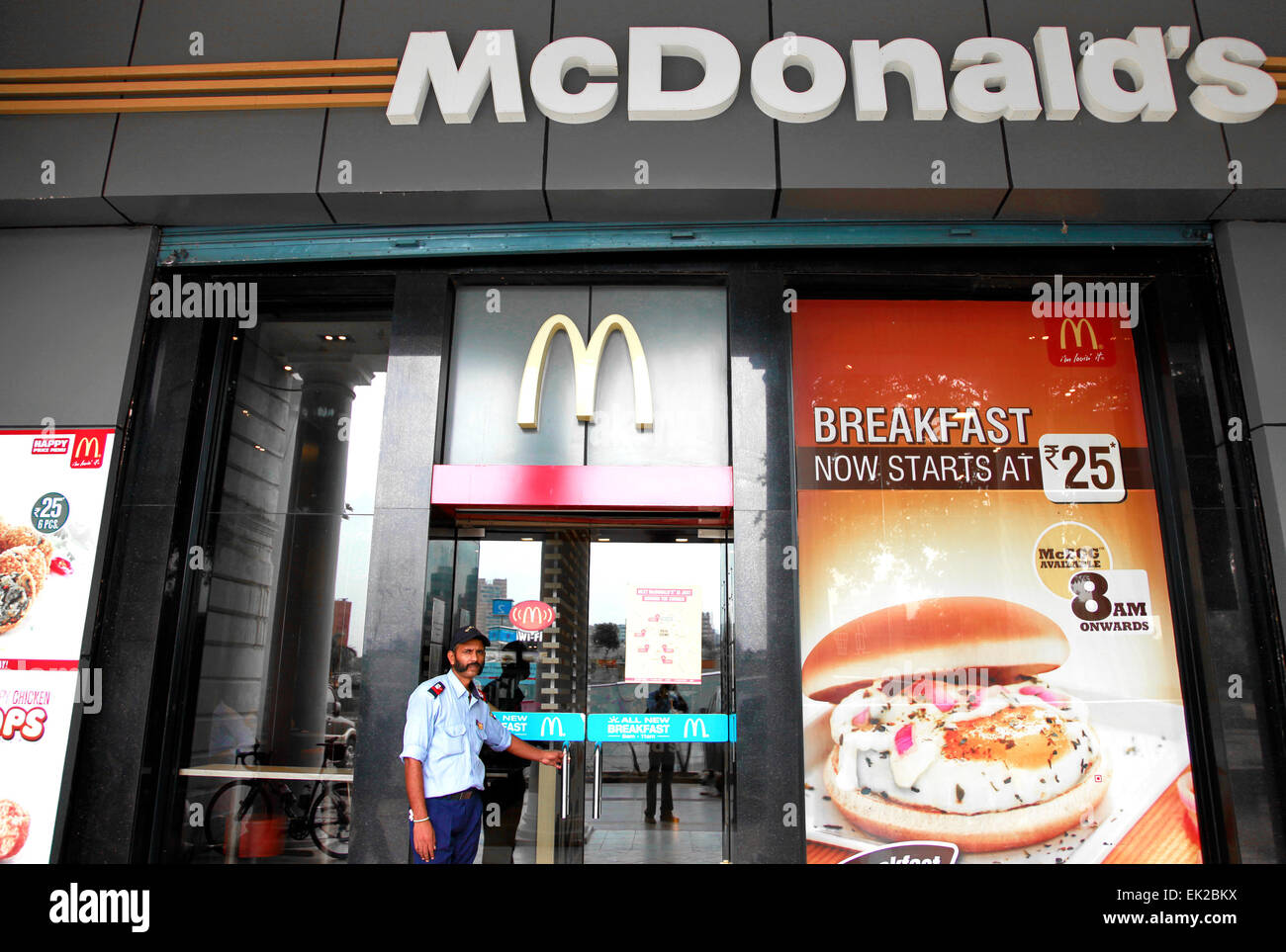 Ristorante Macdonald's a New Delhi, India Foto Stock