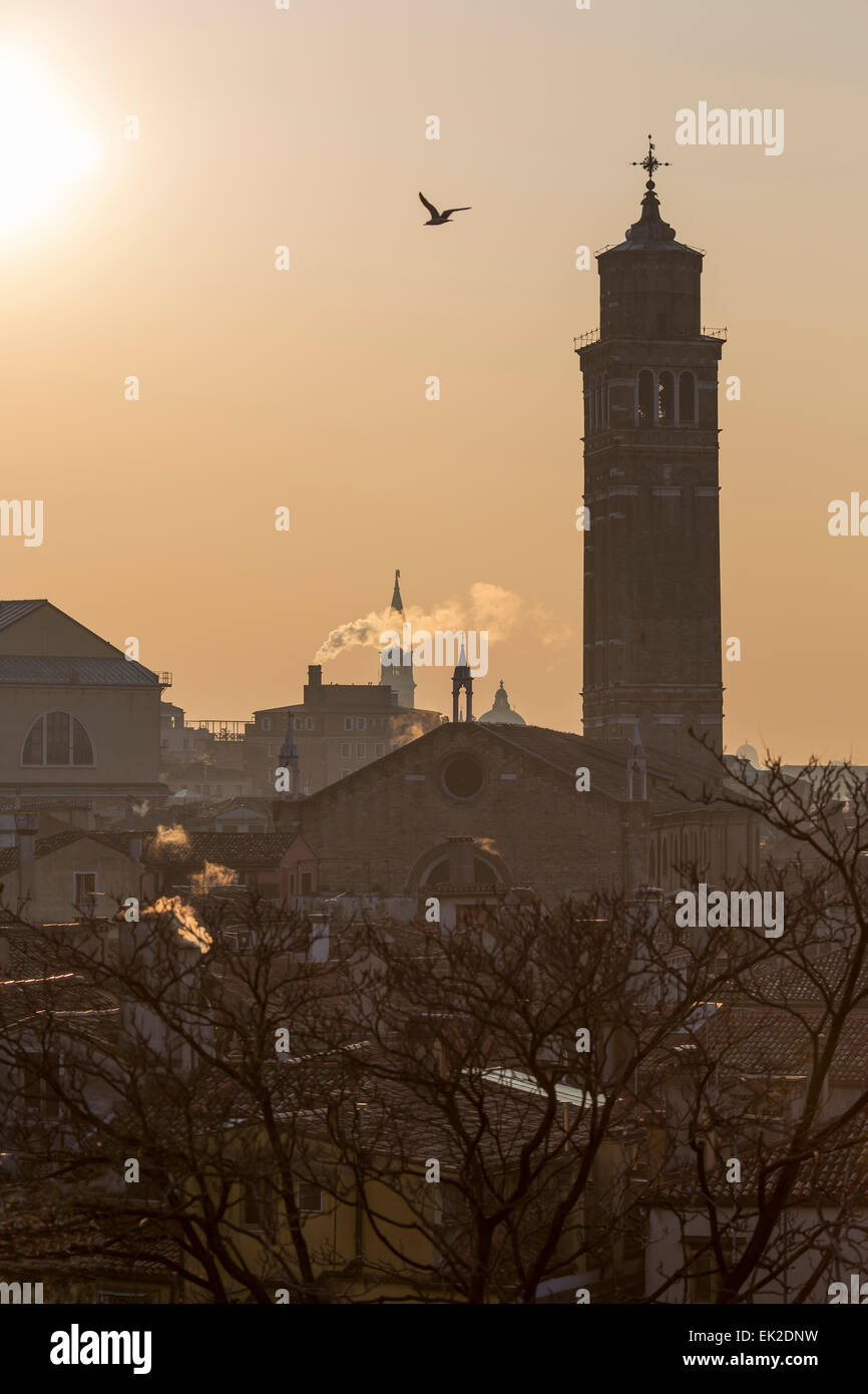 Sui tetti di Venezia, la Chiesa di Santo Stefano, Venezia, Italia Foto Stock