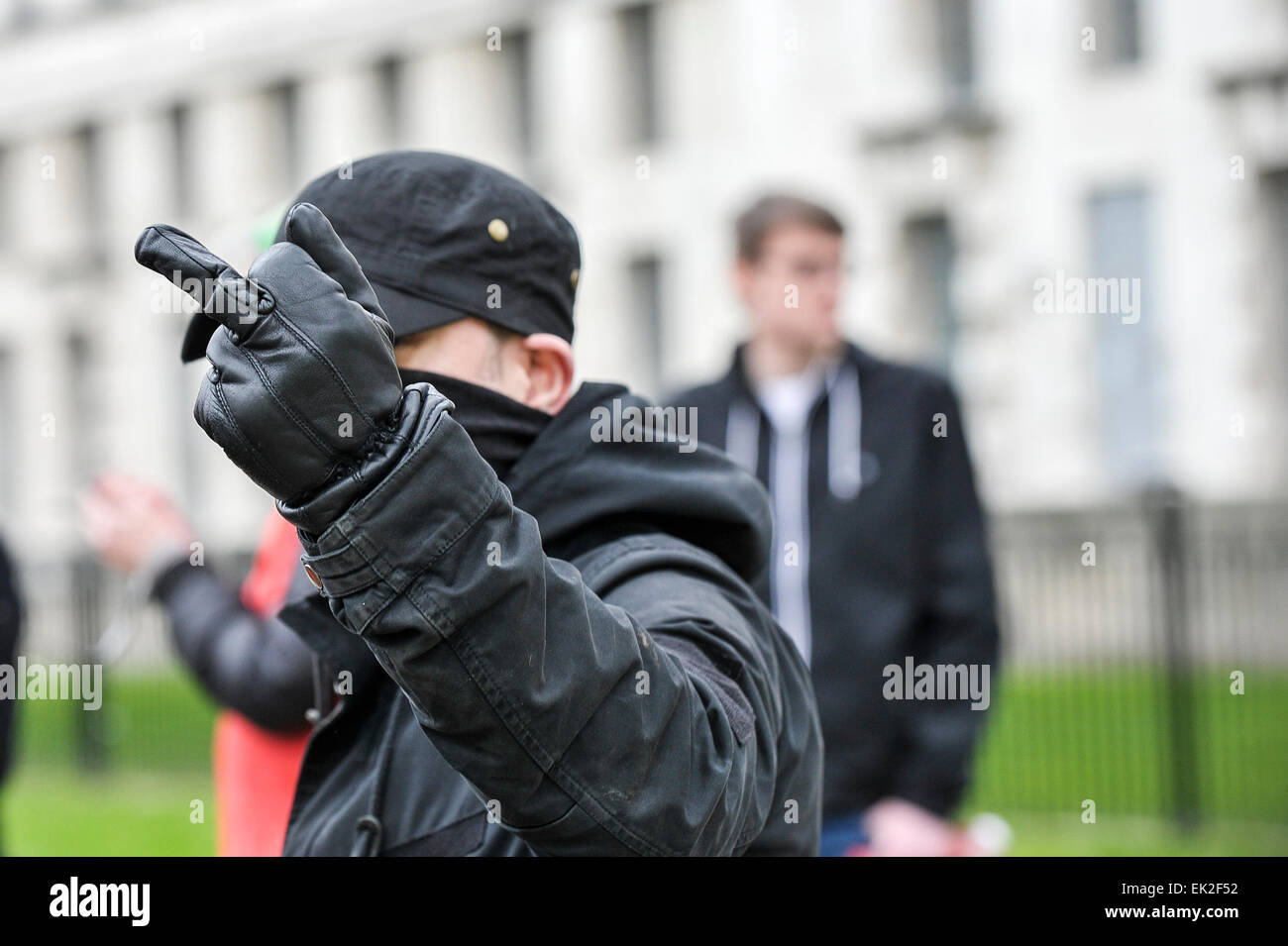 Anti-fascisti che mostra il suo disprezzo durante una dimostrazione contro Pergida in Whitehall. Foto Stock