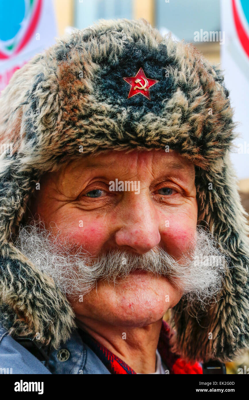 Cappello di pelliccia tradizionale immagini e fotografie stock ad alta  risoluzione - Alamy