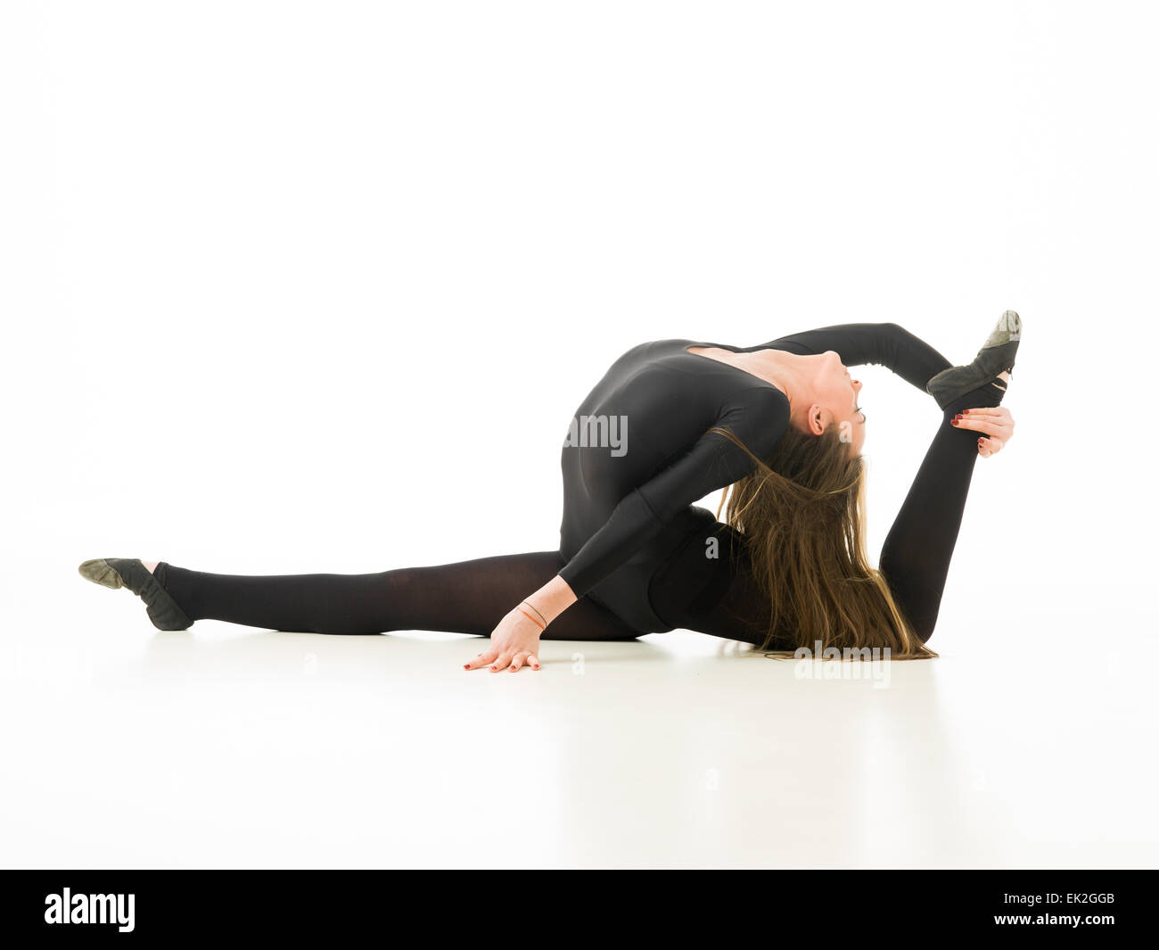 Giovani professionisti ginnasta in posa di split e stretching, su sfondo bianco Foto Stock