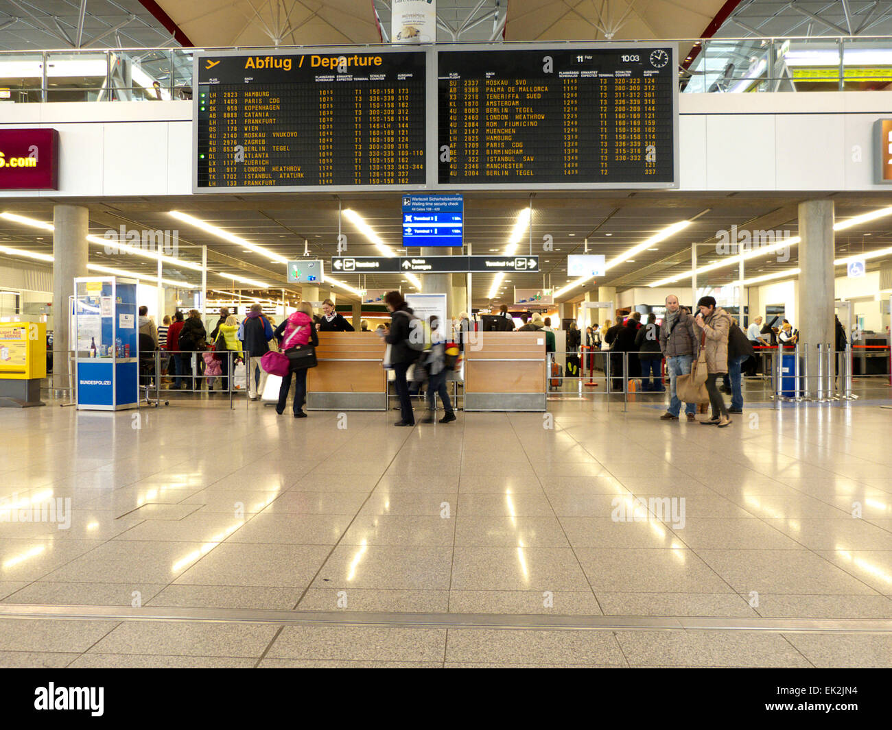 Germania Stuttgart Airport Terminal, automatico banco del check in Foto Stock