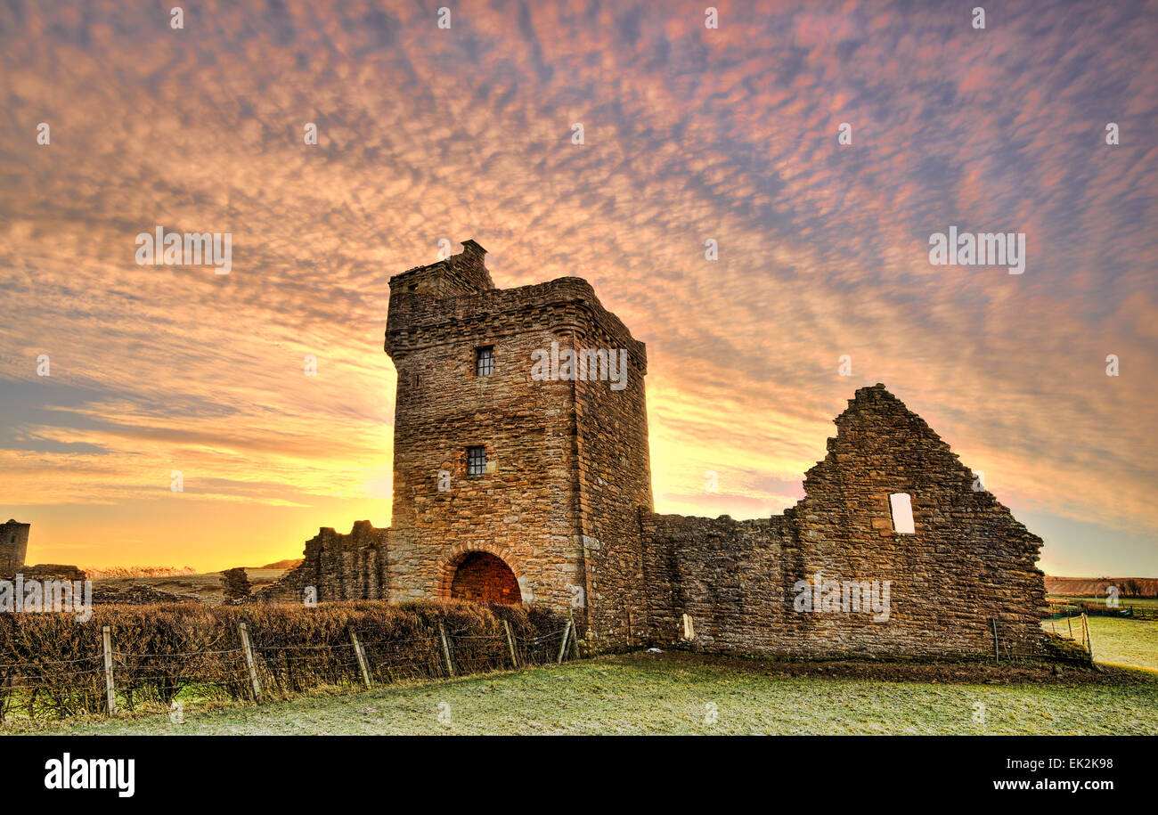 La mattina presto inverno sunrise a Crossraguel Abbey rovine a Maybole South Ayrshire. Foto Stock