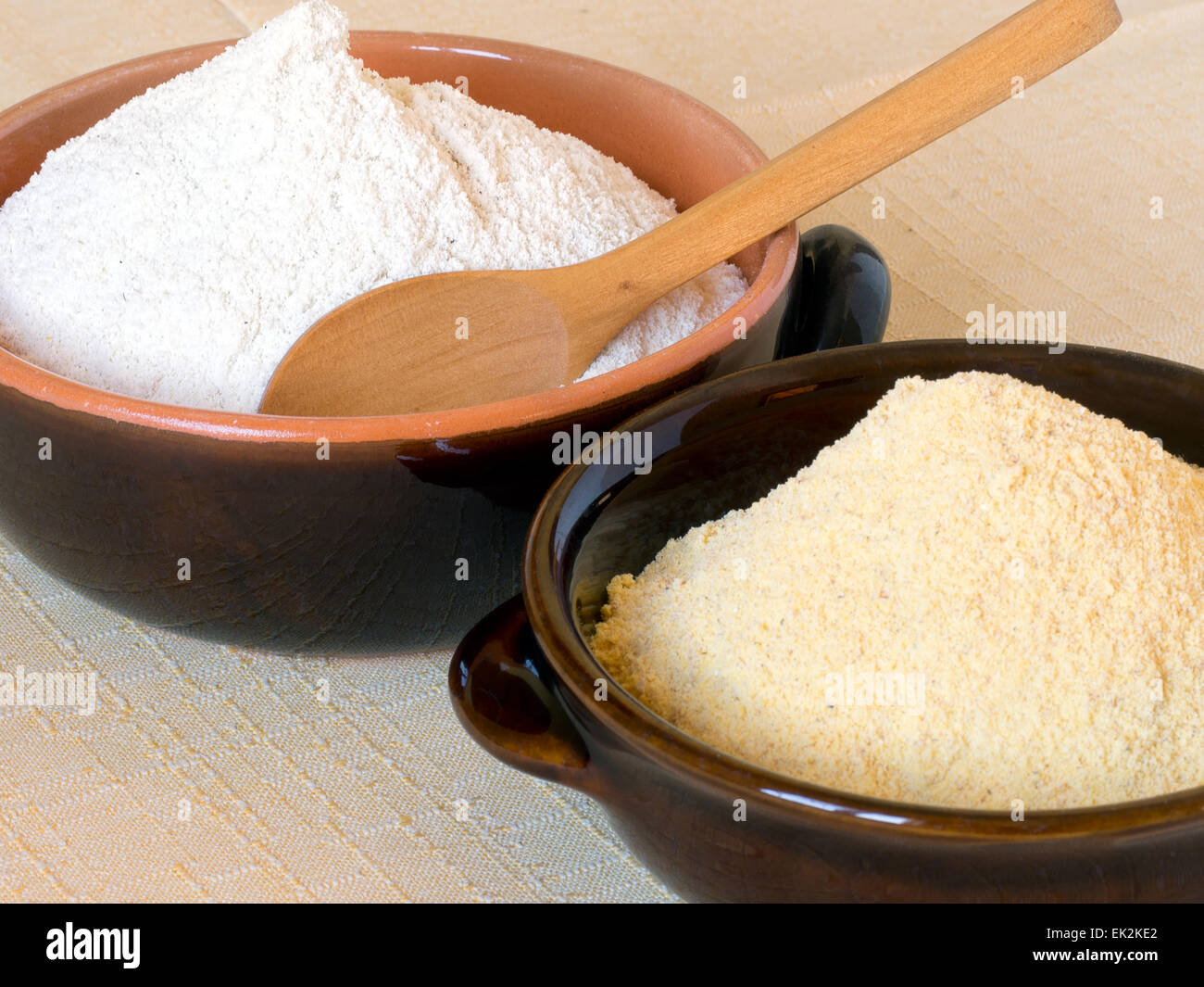 La massa di pietra - farina di frumento e di mais Foto Stock