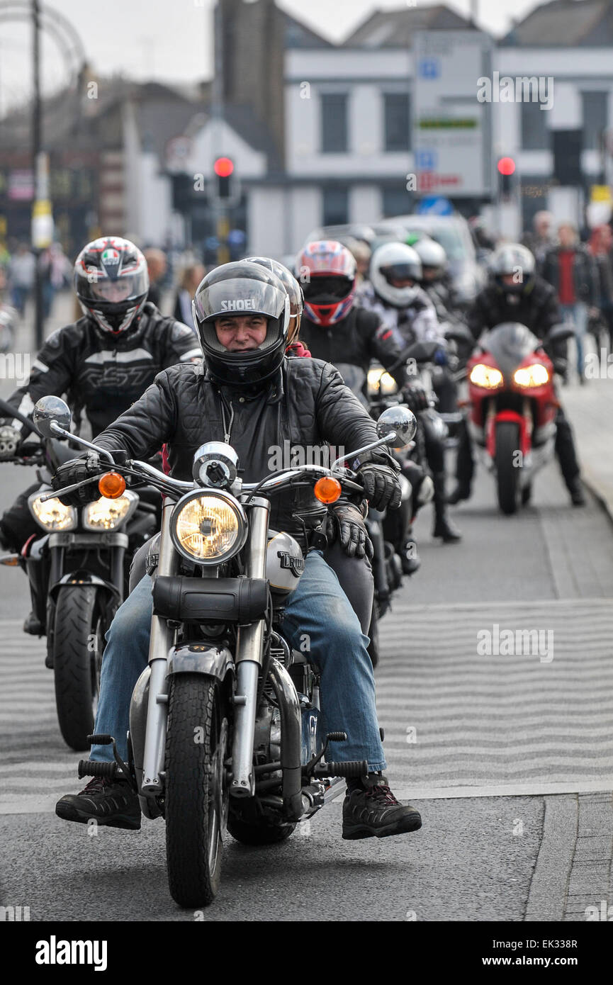 Southend on Sea, Regno Unito. 6 Aprile, 2015. Lunedì 6 Aprile, 2015. Southend on Sea. In questa Pasqua Bank Holiday oltre 10.000 motociclette, scooter e pendolari fatta convergere su Southend in Essex. Questo evento è un ottimo modo per spolverare quelle malinconia invernale, rev e unisciti a Ace Cafe Londra del primo grande giro dell'anno. Credito: Gordon Scammell/Alamy Live News Foto Stock