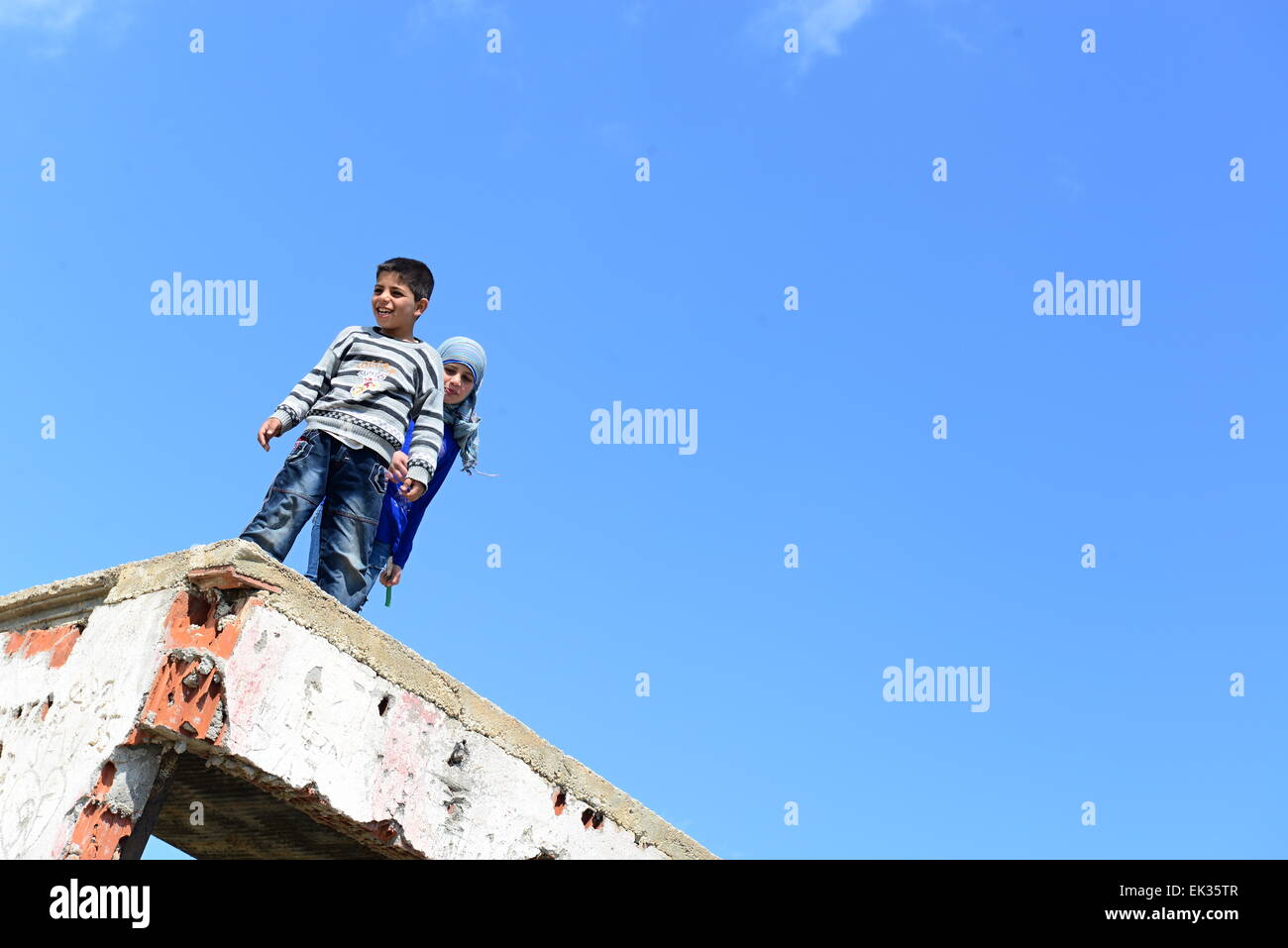 Popolo siriano in un campo di rifugiati in Suruc. Queste persone sono rifugiati da Kobane e fuggiti a causa di uno stato islamico attentato. 3.4.2 Foto Stock